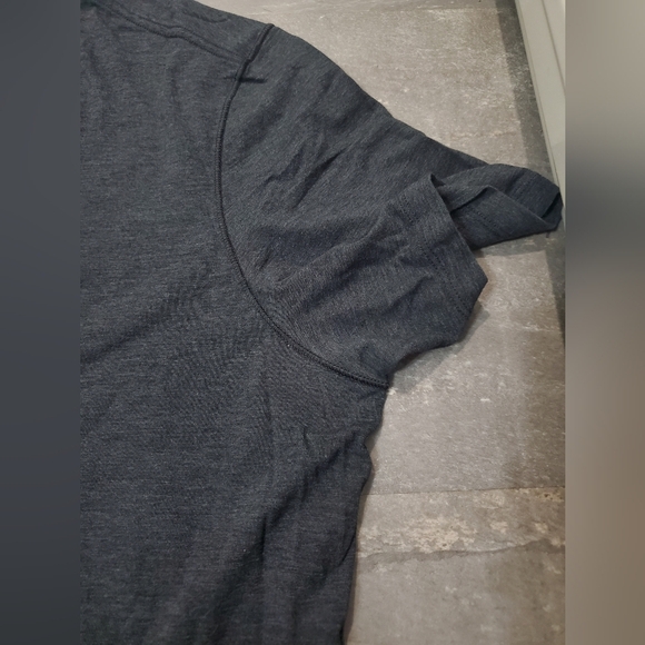 Lululemon 5 Year Basic V neck short sleeves shirt. Heathered dark grey. XXL. - Picture 4 of 8